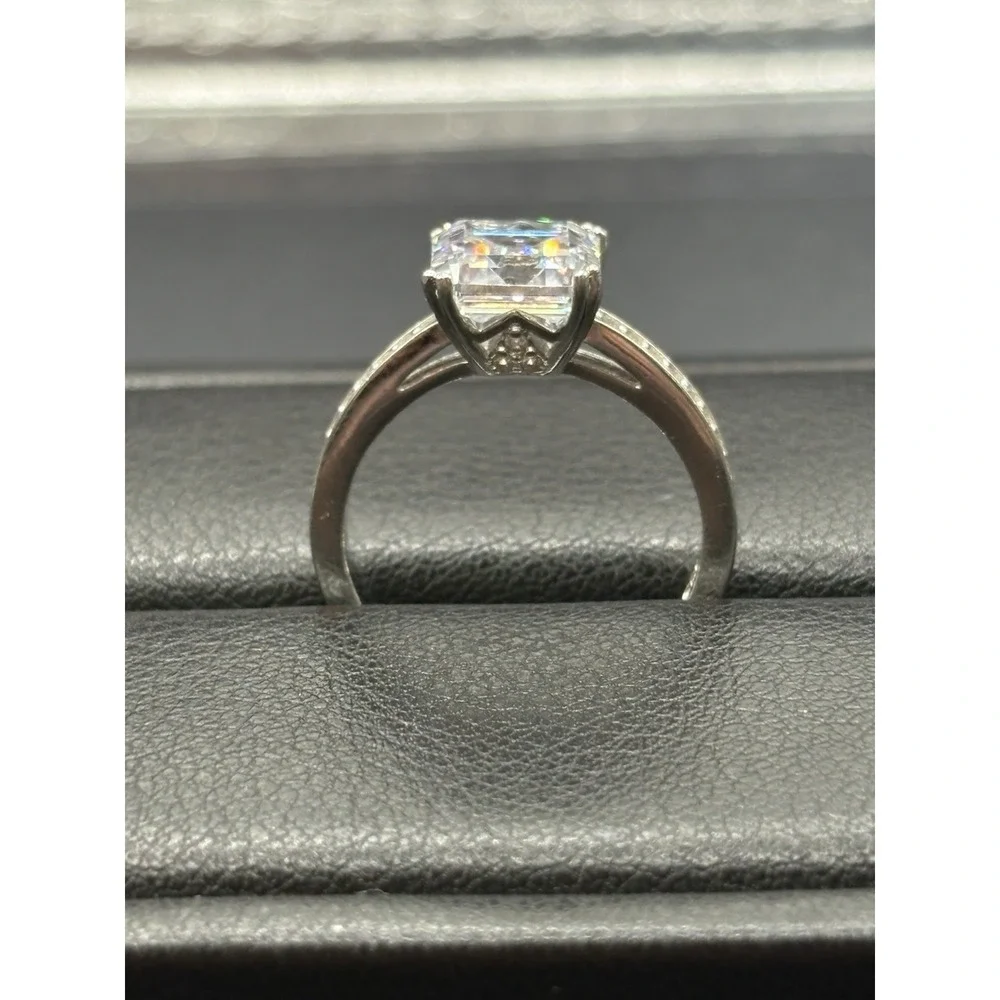 New Condition Sterling Silver Cubic Zirconia AscherCut Engagement Ring Size 7 E5